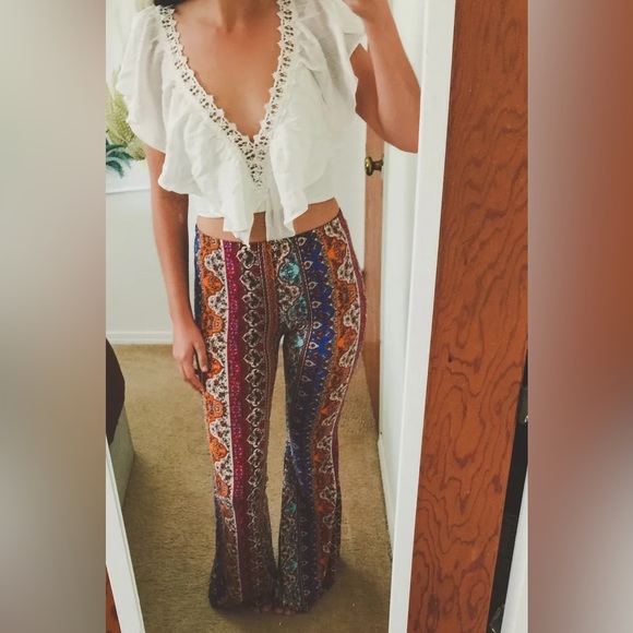 Lulu’s White Lace Crop Top - Picture 3 of 7